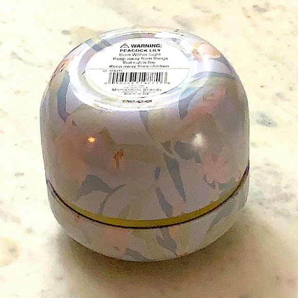 SUSAN JACOBS NEW YORK CANDLE “PEACOCK LILLY” NEW 1 WICK METAL TIN 5.6oz - Picture 4 of 4